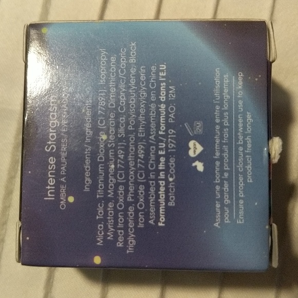 SPACE CASE Eyeshadow - Picture 2 of 3